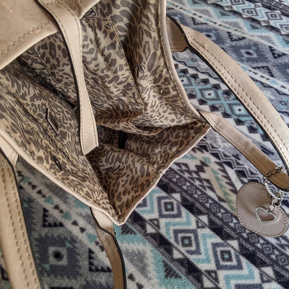 Guess Purse/Bag - Picture 10 of 16